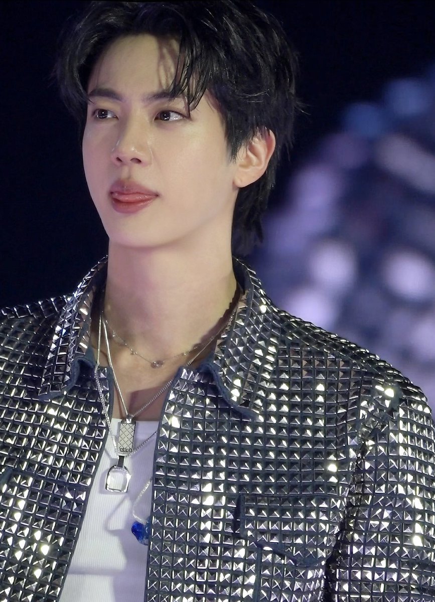 oh my god i think this is actually the most beautiful picture of a man i have ever seen