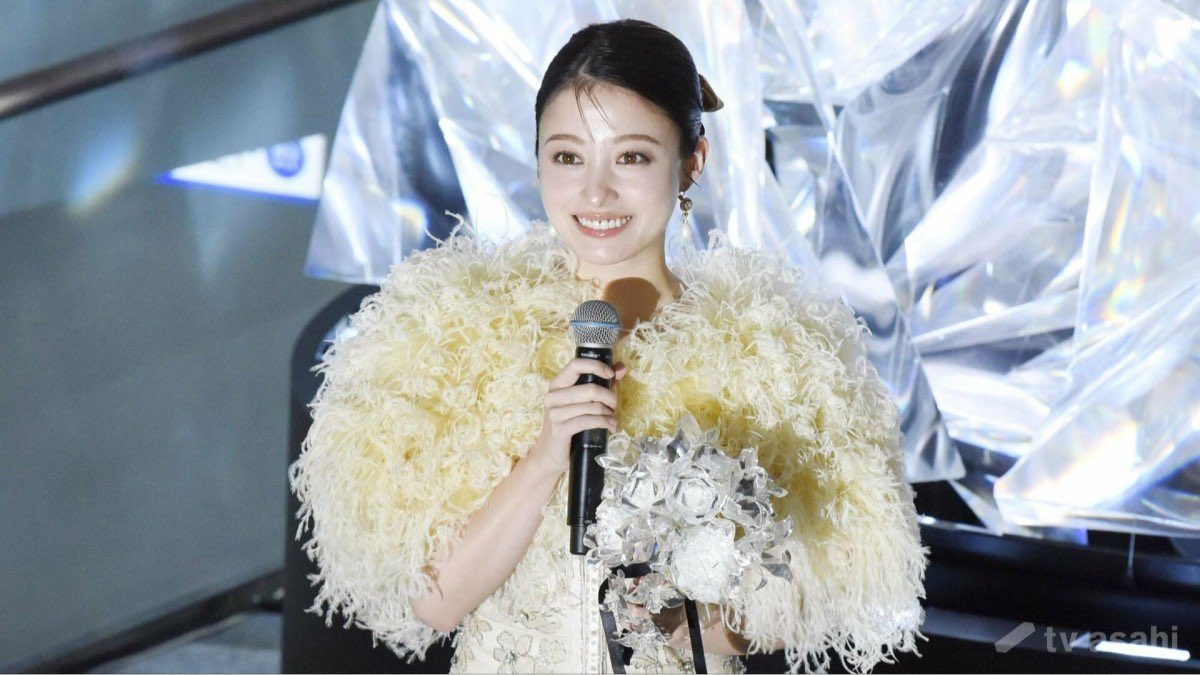 おはよう💙
橋本環奈さんのモフモフドレス真似してみたよ✨