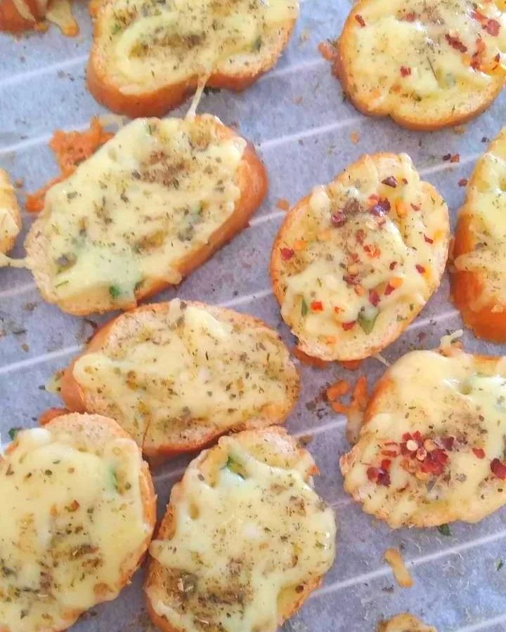 fooooodscom's tweet image. Homemade Garlic Bread

Warning: May cause uncontrollable garlic breath. Worth it. #HomemadeGarlicBread #CarbLoading

Credit : kitchen_flavors_by_sana resepmamiku.com/en/homemade-ga…