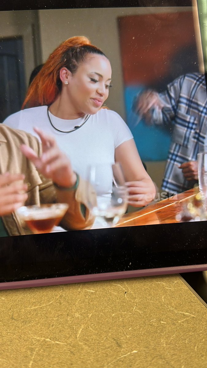 Cancer7880's tweet photo. Athena need a new weave or something #LoveCabin wtf is goin on https://t.co/WYUV0ak0kq