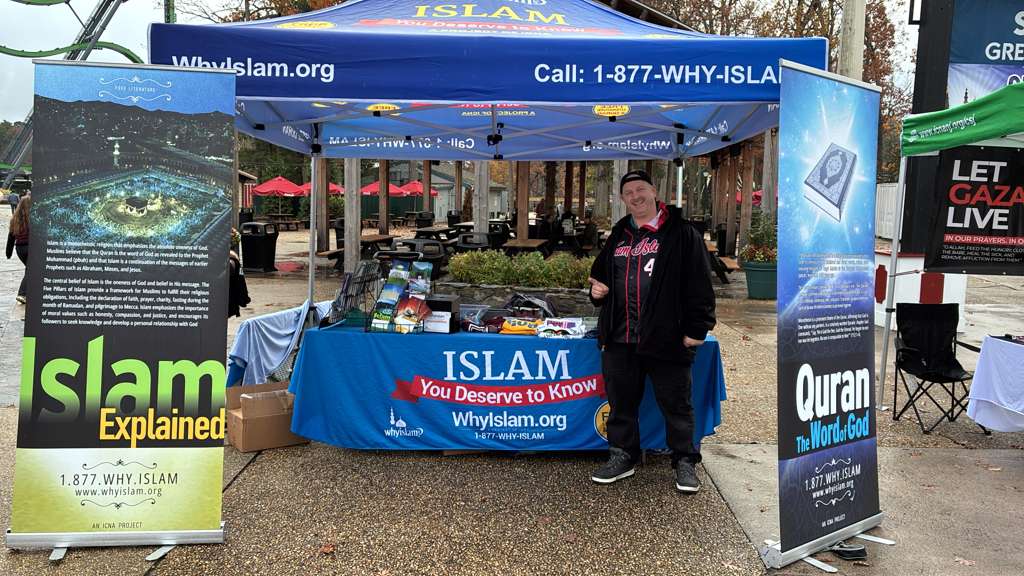 This Sunday, the WhyIslam team set up a Field Dawah booth at Six Flags Great Adventure in Jackson Township, NJ.

If you or someone you know has questions about Islam, visit whyislam.org or call our FREE hotline at 877-WHY-ISLAM.

#WhyIslam #Dawah #SixFlags #NewJersey