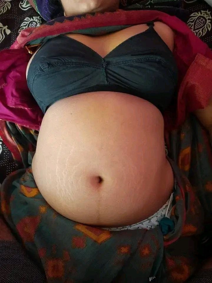 তোমার বাসার কাজের লোক যখন তোমার আম্মু পাছা আর কোমড় দেখে হাত মারা শুরু করে আর তা তোমার আম্মু দেখার পর....