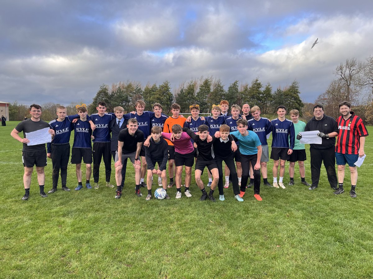kyleacademy_pe's tweet image. Awesome effort from everyone today in the Teachers (and S5) V S6 Football match today! It was a 2-0 victory for the teachers (of course!!) 👏 Some super saves from Mr Milligan keeping the teachers in the game! ⚽️