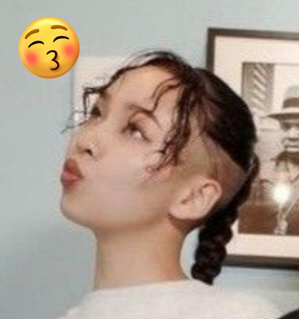 I know Rin and Kanon are in the picture, but it's impossible not to notice Rin first: she looks so cute pouting! 😚😚
#ATARASHIIGAKKO #新しい学校のリーダーズ #ATARASHIIGAKKOSPAIN