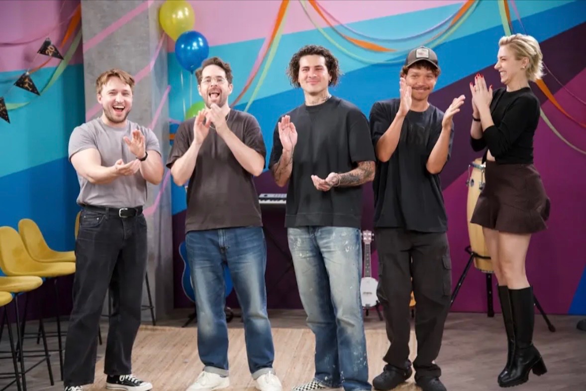smoshbase_'s tweet photo. The Smosh Pit video for tomorrow is 'Try Not To Laugh'

"Tomorrow's TNTL is a special one! 🎈 Join us as
we celebrate 20 years of Smosh ft. many special guests and our crew 🥳🎉" https://t.co/3ig8rBVPay