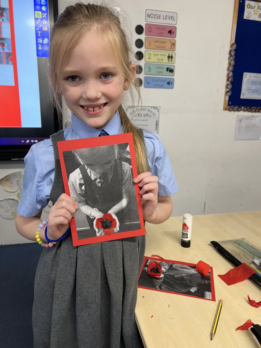 StJBoscoYear3's tweet photo. We shall remember them♥️

The children took great pride in their poppy inspired art and couldn’t wait to bring them home. 

@StJBoscoPrimary https://t.co/o8x7QYS0Rf