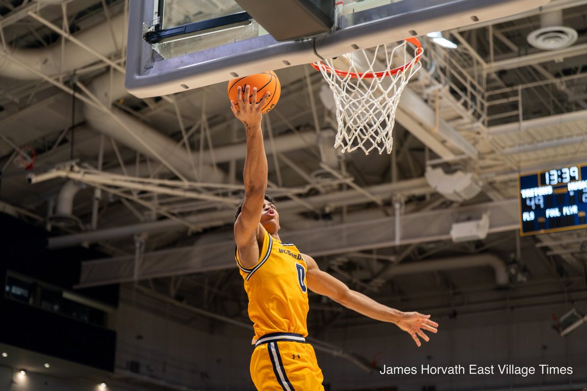 snappedbyjames's tweet photo. My first assignment for @SD_SportingNews. UCSD Men’s Basketball beats Houston Christian 78-60. 

#ShotonSony

#ucsd #ucsdbasketball #d1 #NCAA #basketball #photography #sportsphotography #sonyalpha #collegebasketball #ncaabasketball https://t.co/dDOo9ZTvqD