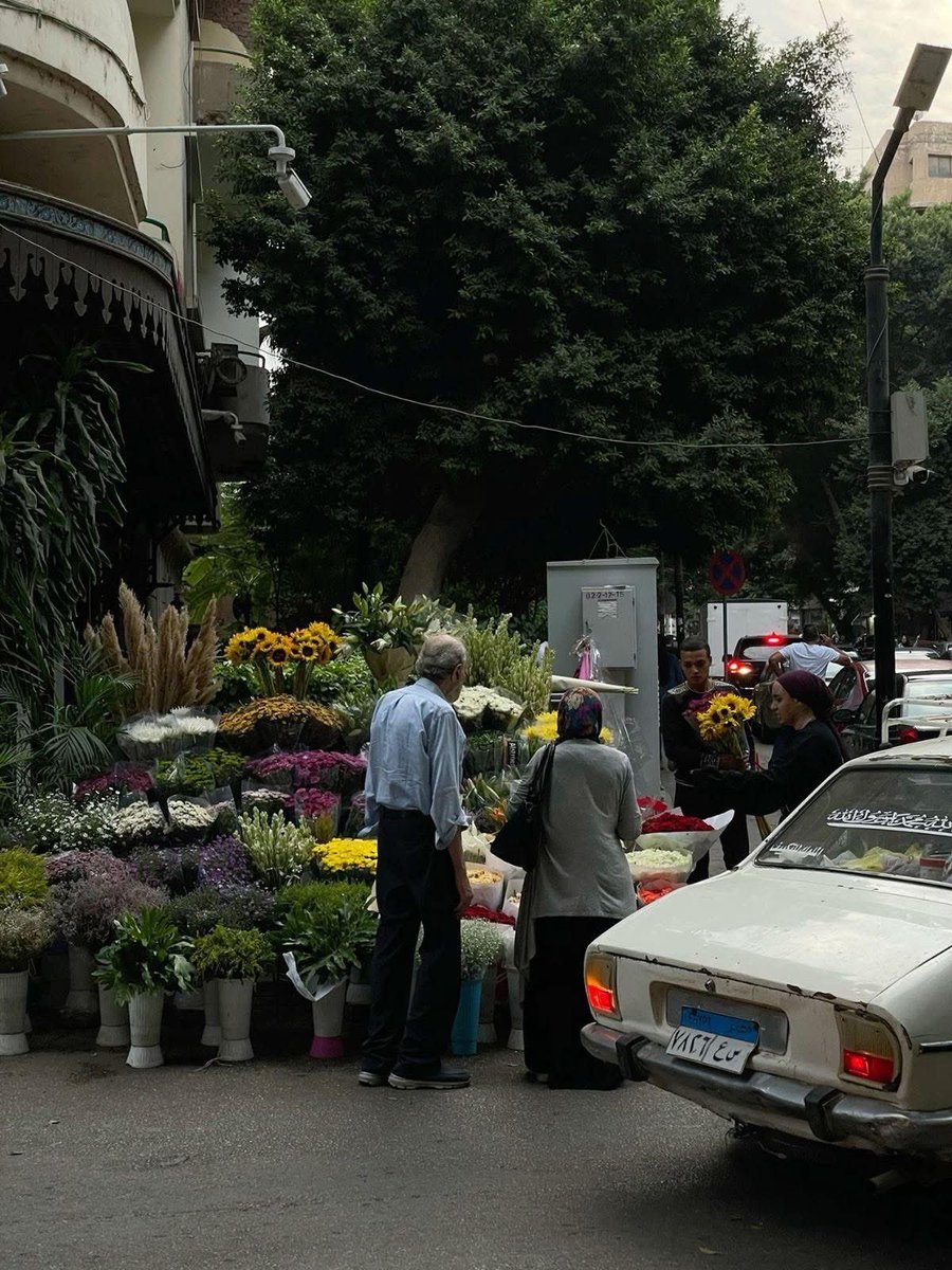 أن نَأنَس و يُؤنس بِنا.