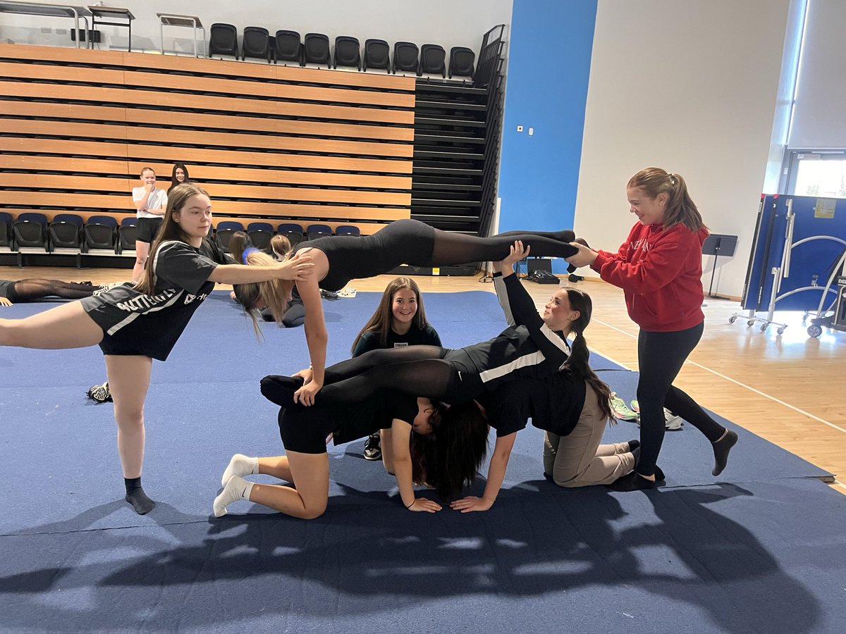 kyleacademy_pe's tweet image. S3 pupils getting creative with their group balance challenges today! Wow!! 😮
