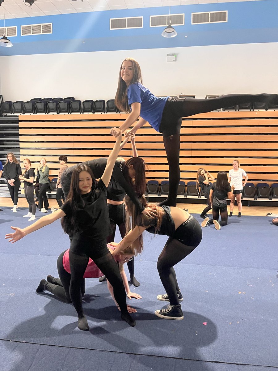 kyleacademy_pe's tweet image. S3 pupils getting creative with their group balance challenges today! Wow!! 😮