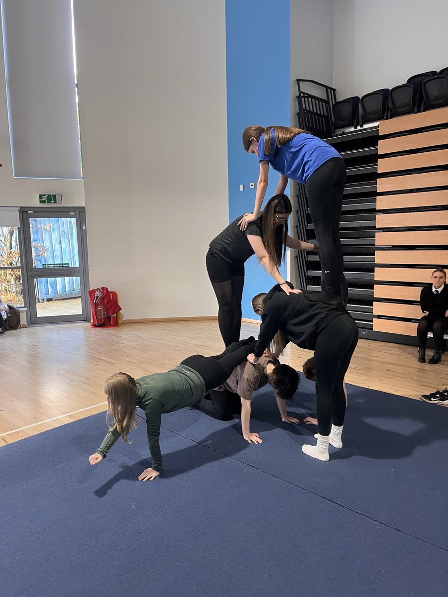 kyleacademy_pe's tweet image. S3 pupils getting creative with their group balance challenges today! Wow!! 😮