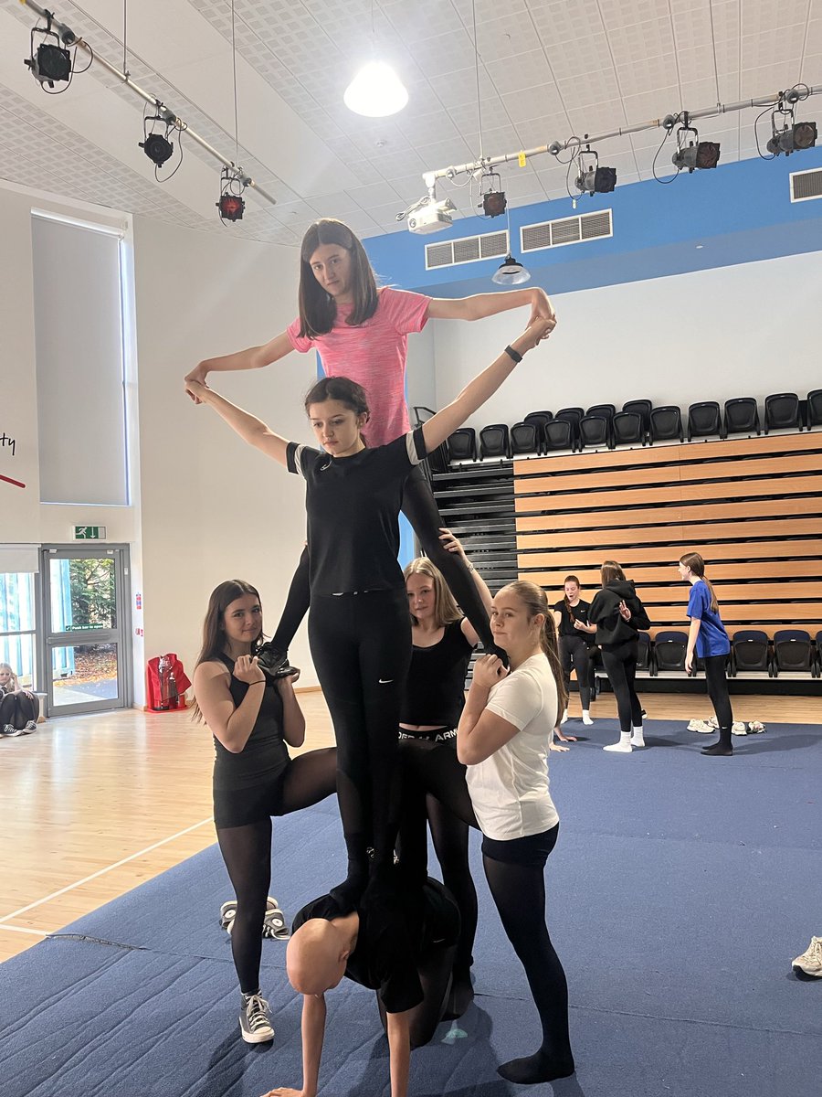 kyleacademy_pe's tweet image. S3 pupils getting creative with their group balance challenges today! Wow!! 😮