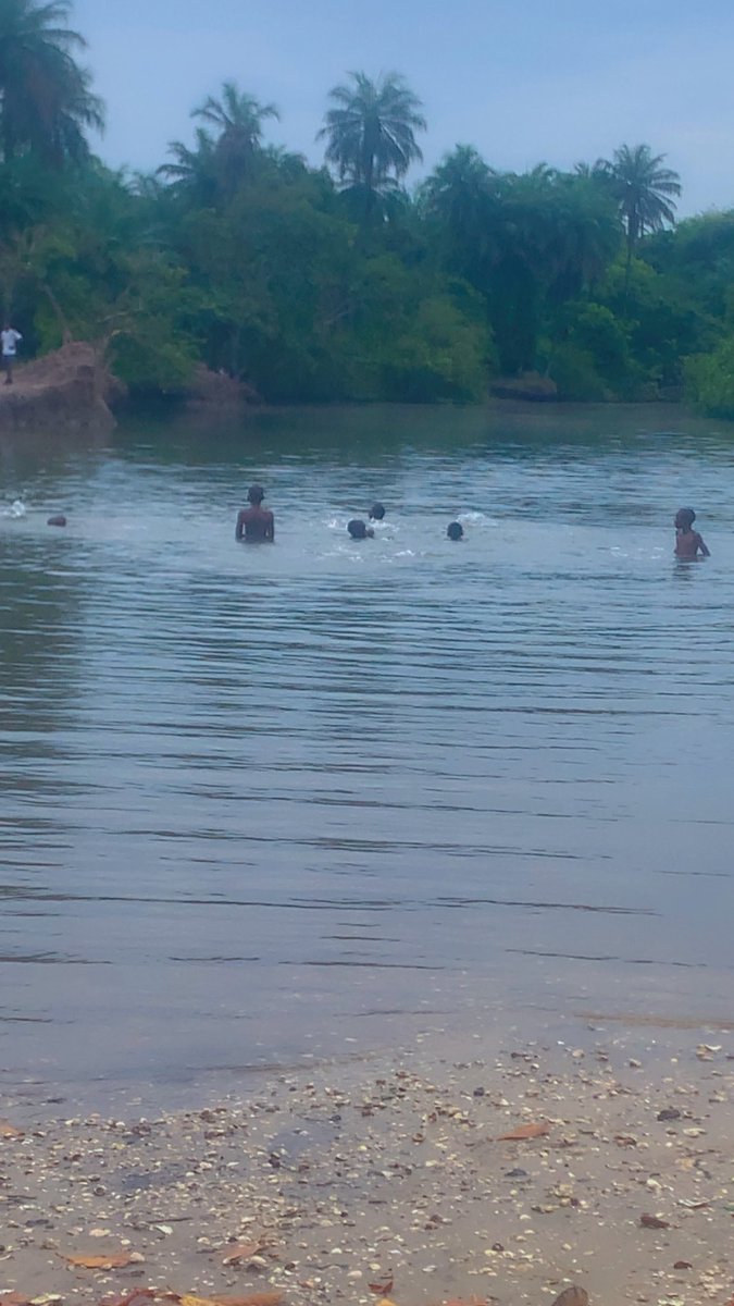 Modou262945's tweet image. River side 😇