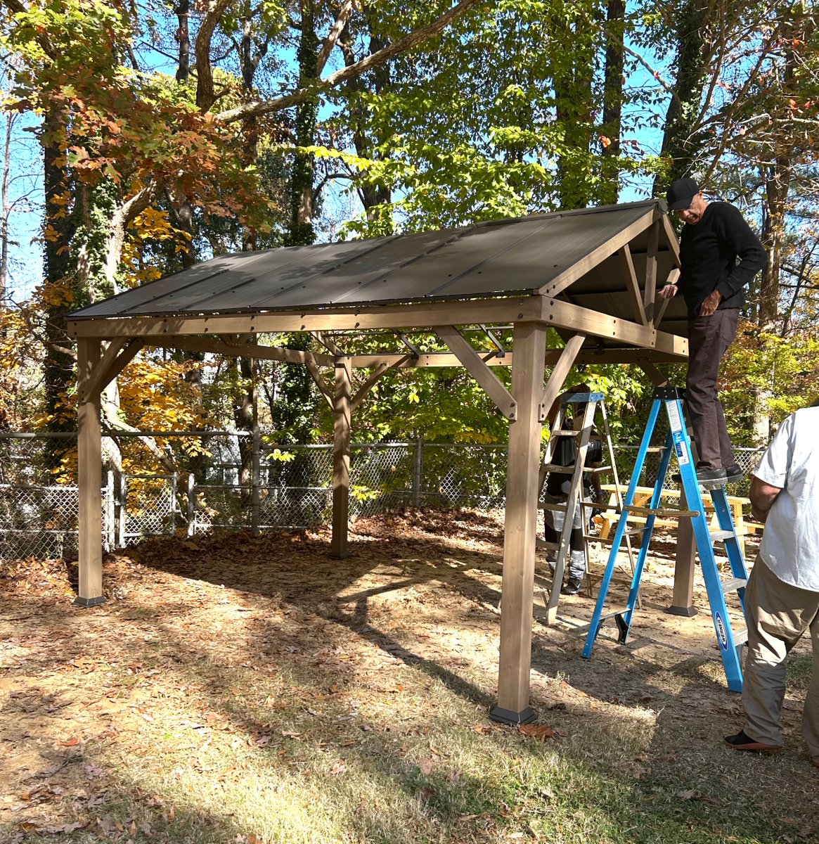 Exceptional gratitude to <a href="/SouthbridgeRDU/">Southbridge Fellowship</a> &amp; <a href="/Lowes/">Lowe's</a> local store #625 on Grove Barton Road for their help last week at Stonecrest. This beautification and landscaping improvement project brought together the community to improve the site for our residents. Big thanks!