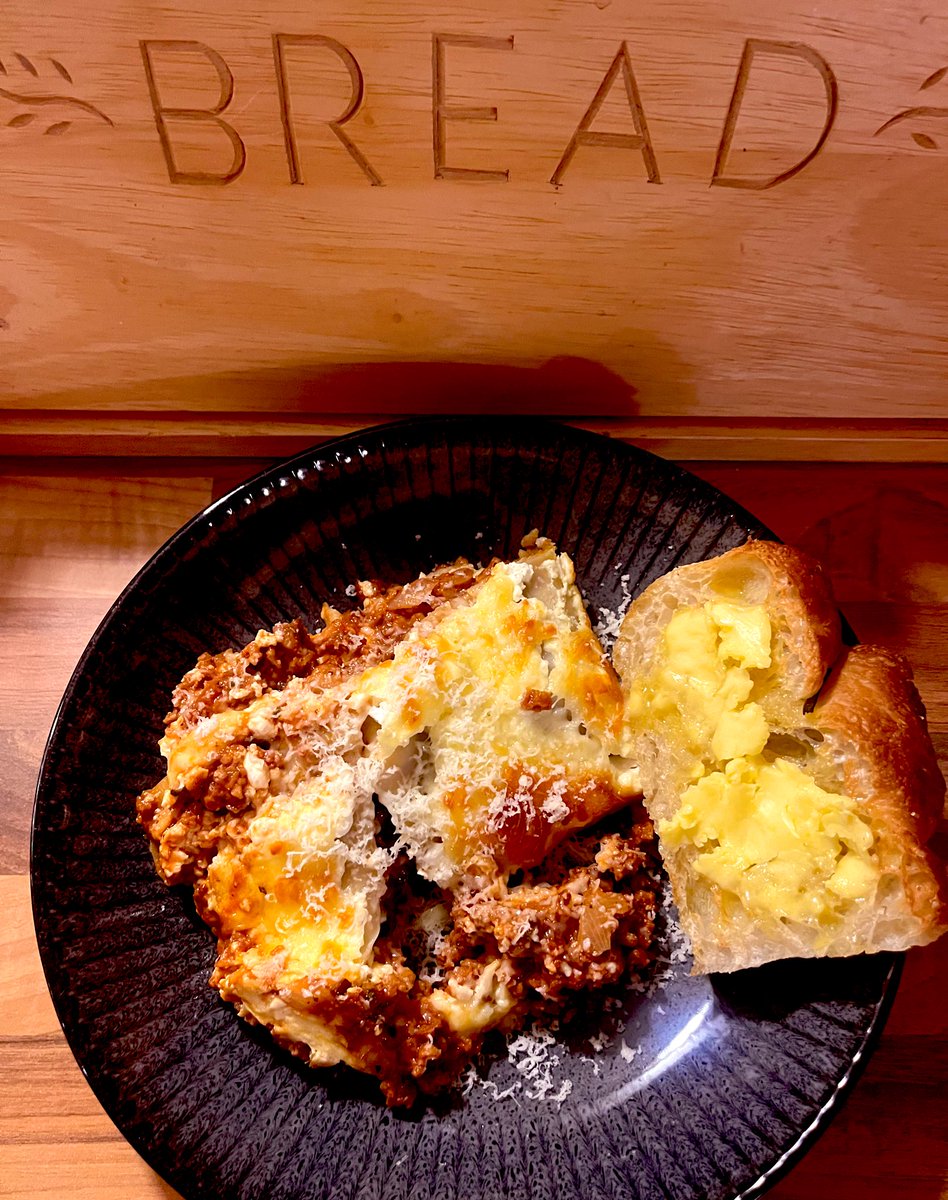 Channelling my inner Garfield right now…. 

I hate Monday’s, I love Lasagna 

(Veggie mince so eldest could eat it….. not as good as a takeaway apparently, but begrudgingly consumed with only 2 eye rolls in total so I’m counting that as a win 🙄 🤩)