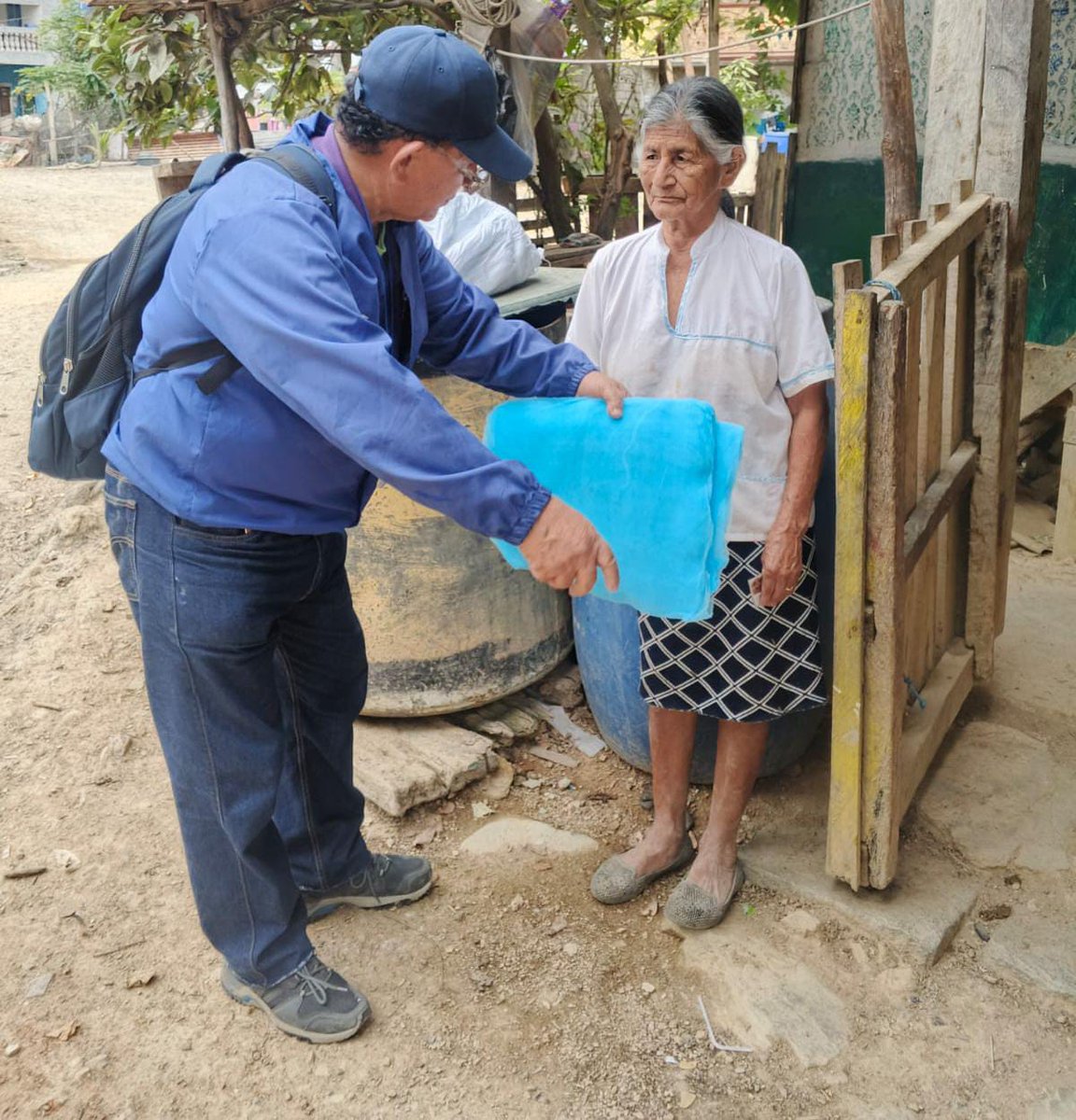 Salud_CZ8's tweet image. #Durán | Las brigadas de #ControlVectorial del #Distrito09D24, acuden al Recinto #LaUnión con abatización, entrega de mosquiteros y asesorías sobre  prevención de enfermedades transmitidas por vectores. 🦟 
#ElNuevoEcuador
