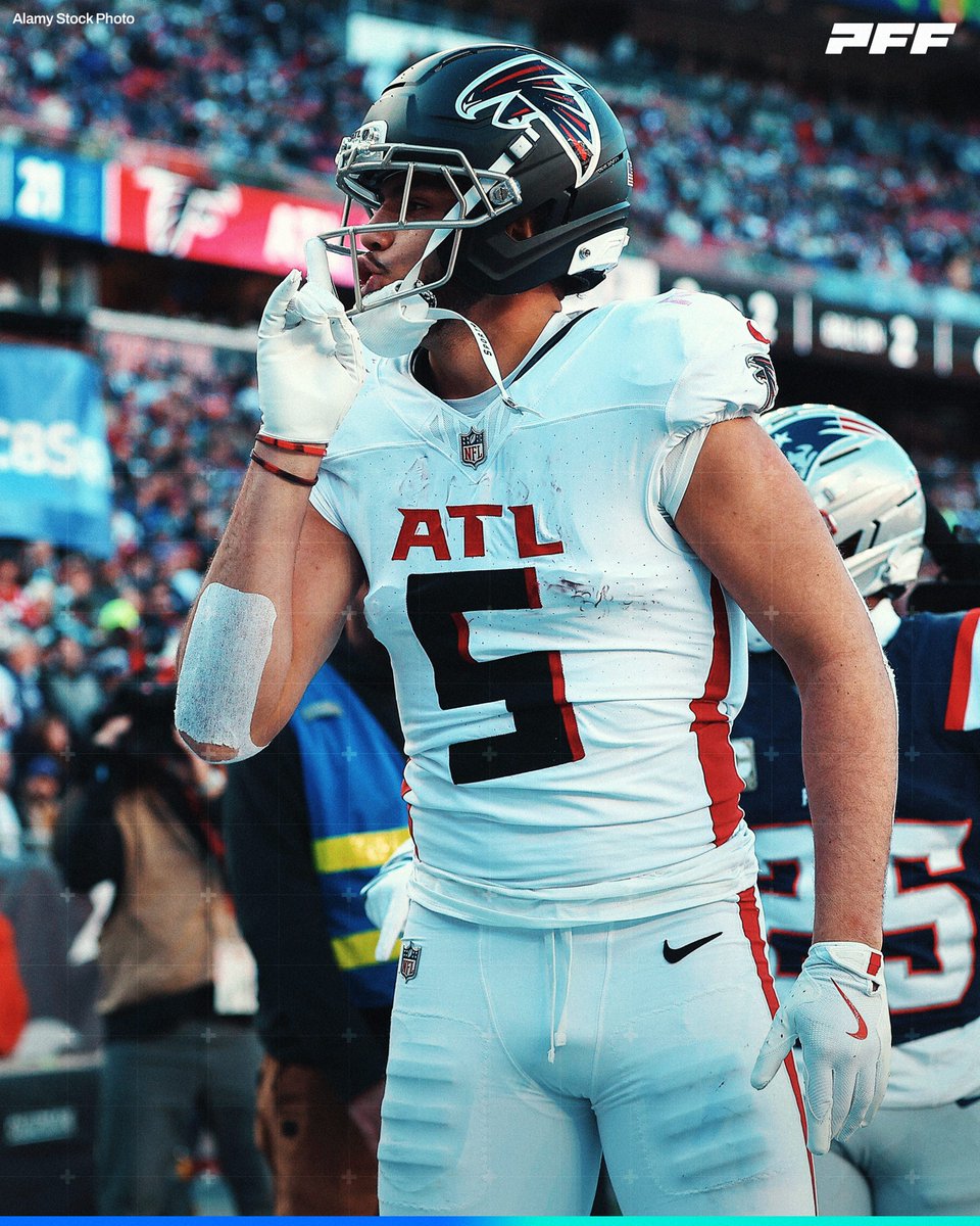 PFF_Fantasy's tweet image. Drake London the last two weeks: 

🔺 15 receptions (T-1st) 
🔺 222 yards (T-1st) 
🔺 14 receptions for 1st down (1st) 
🔺 4 touchdowns (1st)