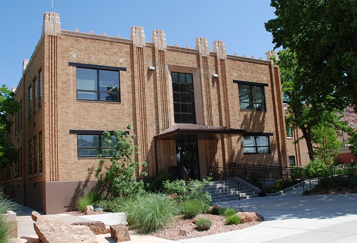 Moab City Council Meetings –Nov. 12, 2025.
Please note: The City Council will meet Wed., Nov. 12 due to the Veterans Day holiday.

Special Council Meeting – 2025 Election Canvass – 5:45 p.m.
Regular Council Meeting – 6 p.m.
moabcity.gov/AgendaCenter

youtube.com/@MoabCityGover…