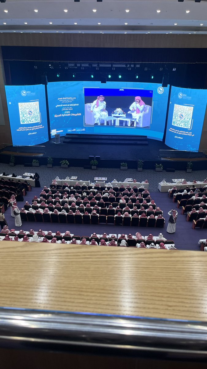 iicvcza's tweet photo. شاركت كمتطوّعة في لقاء معالي وزير العدل في جامعة الملك فيصل، وكانت تجربة مميزة أفتخر بها ، تشرفت بحضوري لهذا اللقاء القيّم، وزادني فخرًا أن أكون جزءًا من هذا الحدث المهم @KFUteam @MojKsa https://t.co/be5EmQgjUx