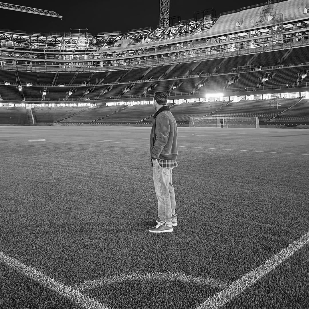 متى لقانا يحين يا ليو .. 

غير طبيعي كيف شوفته بالكامب نو تحرك المشاعر بالشكل هذا