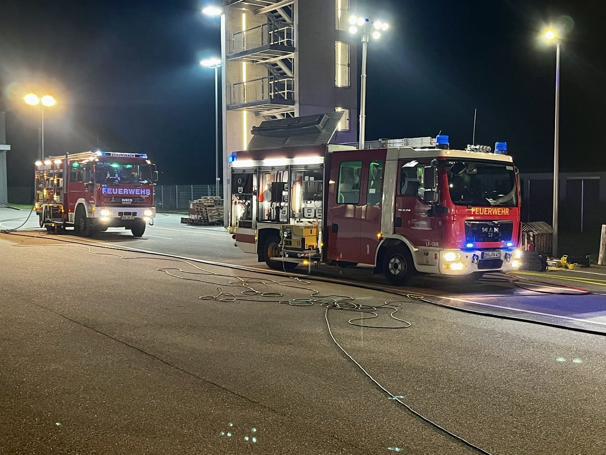 FBraunsbach's tweet photo. Zwei Mitglieder der Feuerwehr #Braunsbach haben heute erfolgreich ihre Grundausbildung der Freiwilligen Feuerwehr abgeschlossen.
Wir sind sehr stolz auf euch und freuen uns, euch nun offiziell in unseren Einsatzreihen begrüßen zu dürfen.
Danke für euer Engagement https://t.co/0ZSKVurJkM