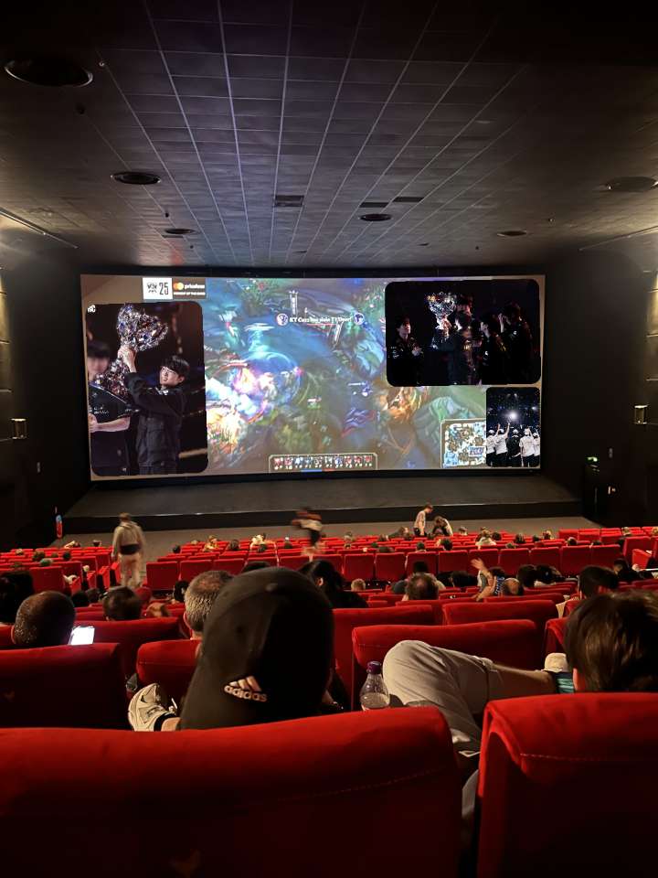 hinvtalol's tweet photo. hi t1 worlds champions lol!!!!!!!!!! happy day happy year<3 #T1WIN #Worlds2025 https://t.co/SpjfjUjx89
