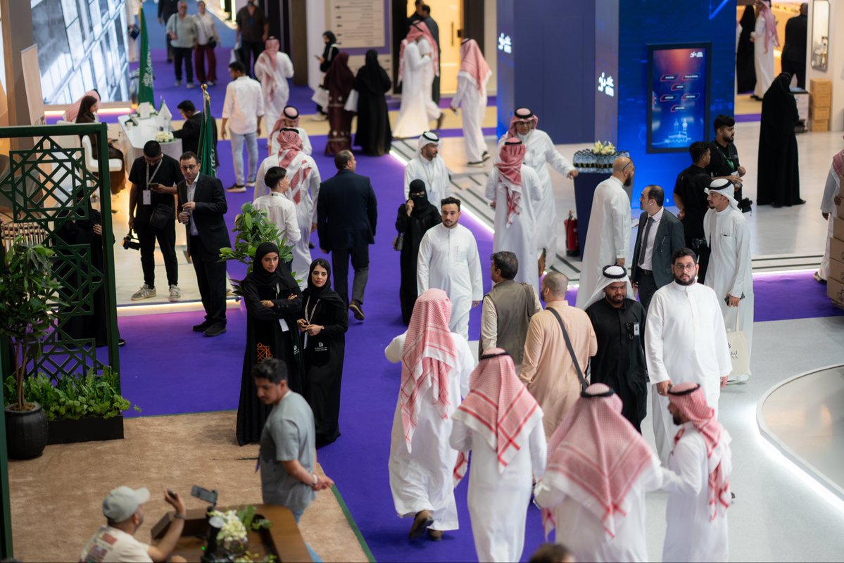 برعاية خادم الحرمين الشريفين –حفظه الله– انطلقت أمس أعمال النسخة الخامسة من #مؤتمر_ومعرض_الحج تحت شعار #من_مكة_إلى_العالم

حدثٌ يجمع القادة والمبتكرين من أنحاء العالم، ويكرّم الشركاء والفائزين الذين أسهموا في تطوير منظومة خدمة ضيوف الرحمن.