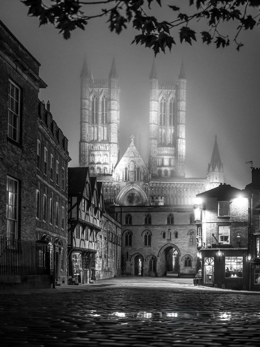 A misty Lincoln at night #lincoln #cathedral #ThePhotoHour 

andrewscottphotography.co.uk/printsandcanvas