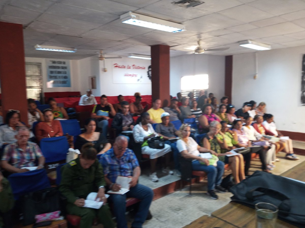 LuisAlbertRodr's tweet photo. Se efectúa en el municipio #Matanzas la preparación de los cuadros políticos, administrativos y gubernamentales que guiaran el proceso de análisis en las organizaciones de base del #PCC y otras estructuras sobre él Programa de Gobierno para reimpulsar la economía.
@mariofsabines. https://t.co/QIV1TYdfPm