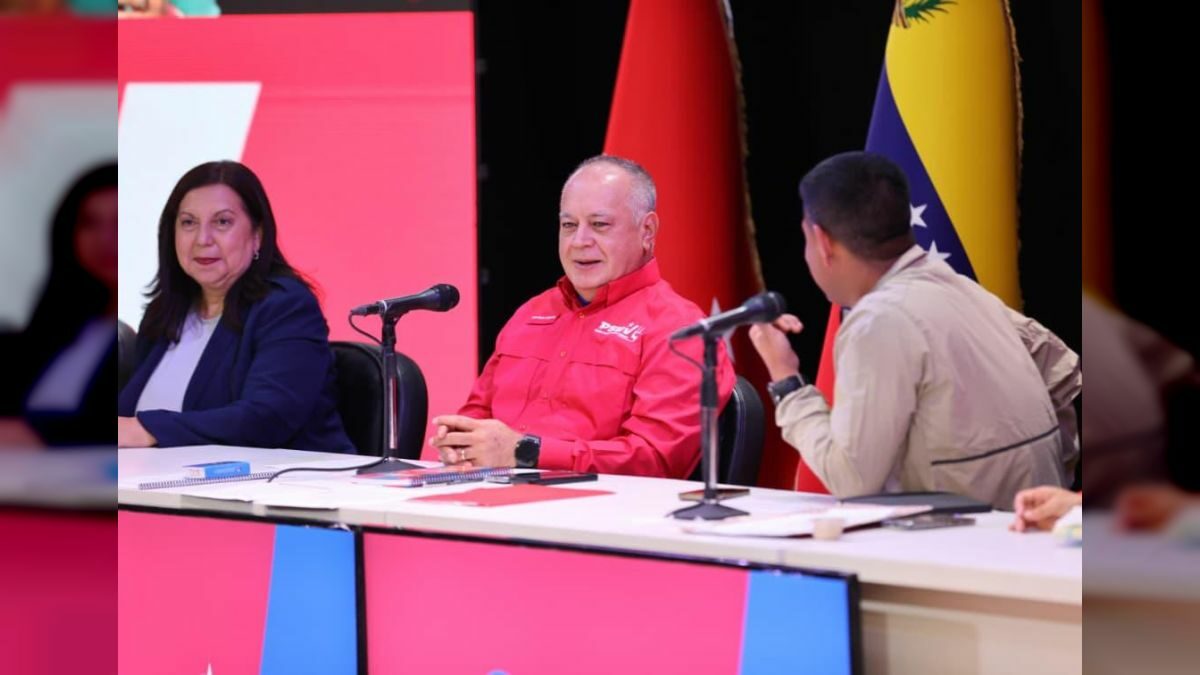JovitoJ78888's tweet image. 🗣️🔥 #Noticias Clave: Diosdado Cabello califica de &quot;extraordinarias&quot; las asambleas para conformar los CBBIs. ¡El pueblo construye el socialismo desde las bases! #PSUV #PoderDelPueblo