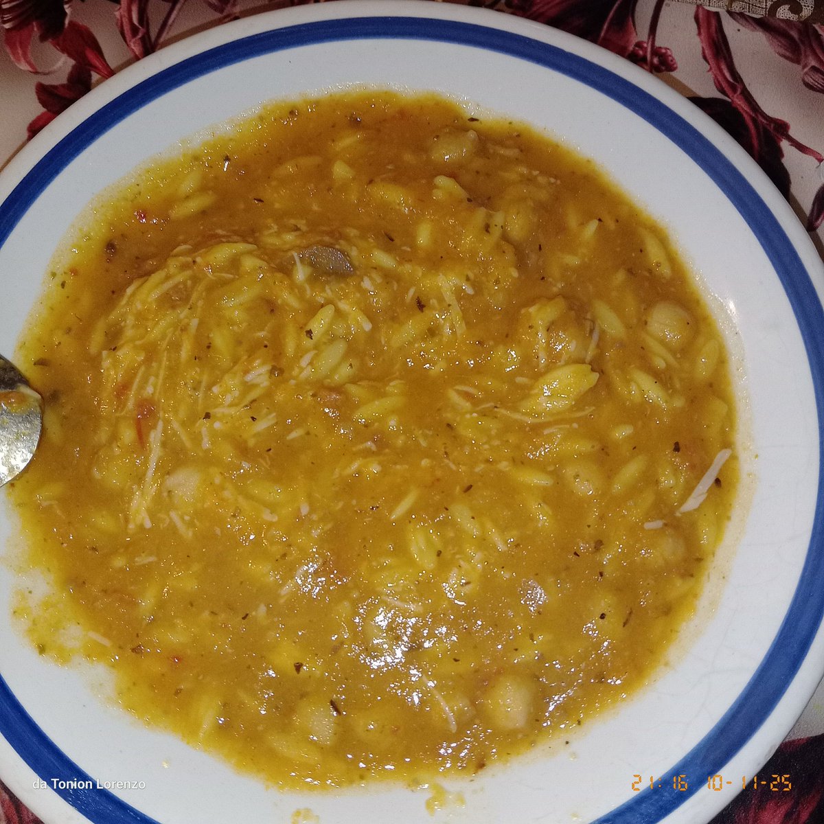 TonionLorenzo2's tweet photo. #Risoni vellutata di patate e carote e ceci e ragù 🤤 https://t.co/UeEsIVSpyf