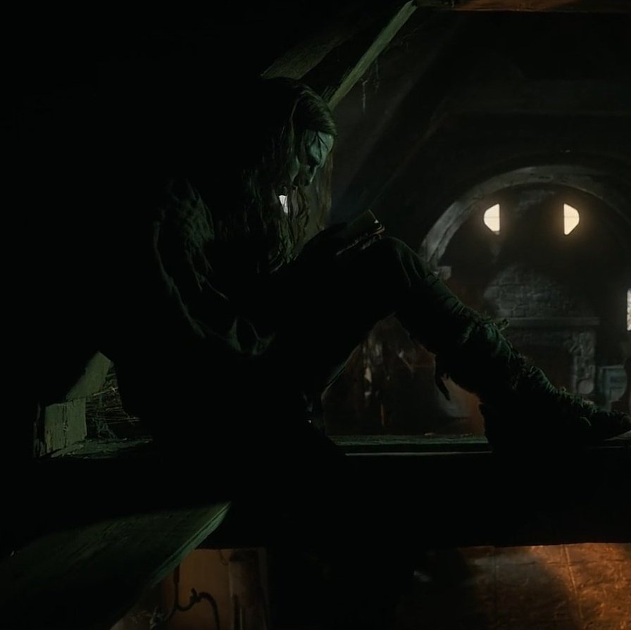 vnmized's tweet image. shout out to the creature reading, gotta be one of my fav genres