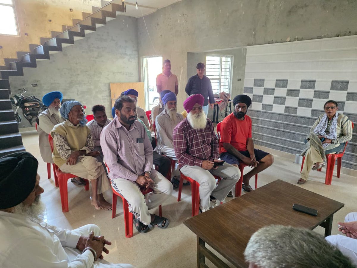 gurtejpannu55's tweet image. ਬੀਤੀ ਦਿਨੀਂ ਪਿੰਡ ਜੀਵਨ ਪੁਰ ਜੱਟਾ ਵਿਖੇ ਪਿੰਡ ਵਾਸੀਆਂ ਨਾਲ ਮੀਟਿੰਗ ਕਰਕੇ ਉਨ੍ਹਾਂ ਦੀਆਂ ਮੁਸ਼ਕਿਲਾਂ ਨੂੰ ਸੁਣੀਆਂ ਅਤੇ ਪਹਿਲਾ ਦੇ ਅਧਾਰ &apos;ਤੇ ਹੱਲ ਕਰਵਾਉਣ ਦਾ ਭਰੋਸਾ ਦਵਾਇਆ।