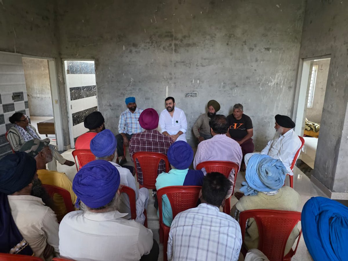 gurtejpannu55's tweet image. ਬੀਤੀ ਦਿਨੀਂ ਪਿੰਡ ਜੀਵਨ ਪੁਰ ਜੱਟਾ ਵਿਖੇ ਪਿੰਡ ਵਾਸੀਆਂ ਨਾਲ ਮੀਟਿੰਗ ਕਰਕੇ ਉਨ੍ਹਾਂ ਦੀਆਂ ਮੁਸ਼ਕਿਲਾਂ ਨੂੰ ਸੁਣੀਆਂ ਅਤੇ ਪਹਿਲਾ ਦੇ ਅਧਾਰ &apos;ਤੇ ਹੱਲ ਕਰਵਾਉਣ ਦਾ ਭਰੋਸਾ ਦਵਾਇਆ।