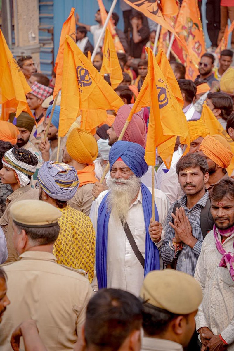 The fourth day of the journey was dedicated to the Sikh community...

On the occasion of the 350th birth anniversary of the ninth Sikh Guru, Teg Bahadur Maharaj, the fourth day of the journey was dedicated to the Sikh community. A delegation of the Sikh community joined Bageshwar