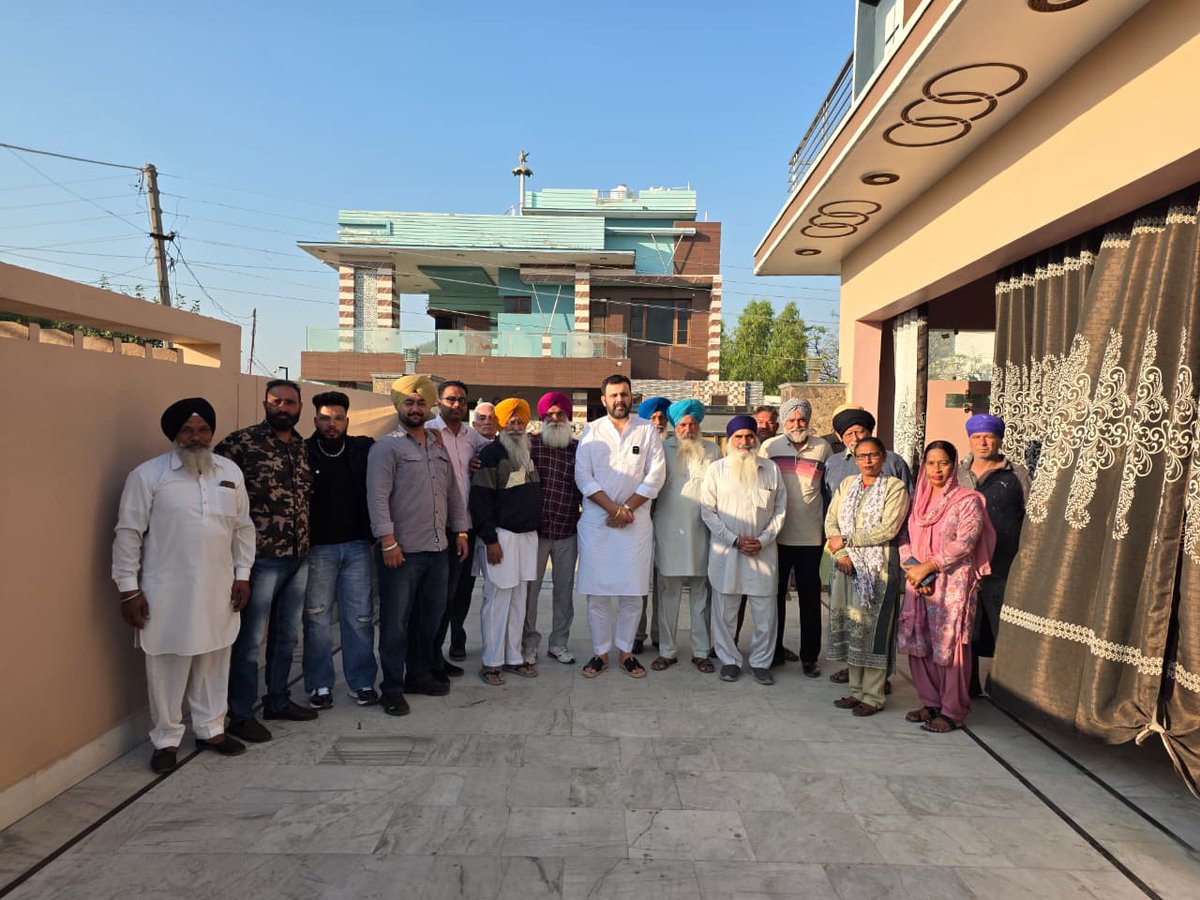 gurtejpannu55's tweet image. ਬੀਤੀ ਦਿਨੀਂ ਹਲਕਾ ਗੜ੍ਹਸ਼ੰਕਰ ਦੇ ਪਿੰਡ ਮੁੱਗੋਵਾਲ ਵਿਖੇ ਲੋਕ-ਮਿਲਣੀ ਕੀਤੀ ਅਤੇ ਲੋਕਾਂ ਦੀਆਂ ਸੱਮਸਿਆਵਾਂ ਨੂੰ ਸੁਣਿਆ। ਮੈਂ ਸਦਾ ਆਪਣੇ ਲੋਕਾਂ ਦੇ ਨਾਲ ਹਾਂ ਅਤੇ ਉਨ੍ਹਾਂ ਦੀ ਭਲਾਈ ਲਈ ਸਦਾ ਵਚਨਬੱਧ ਹਾਂ।

#congress #GurtejSinghPannu #Garhshankar #Punjab