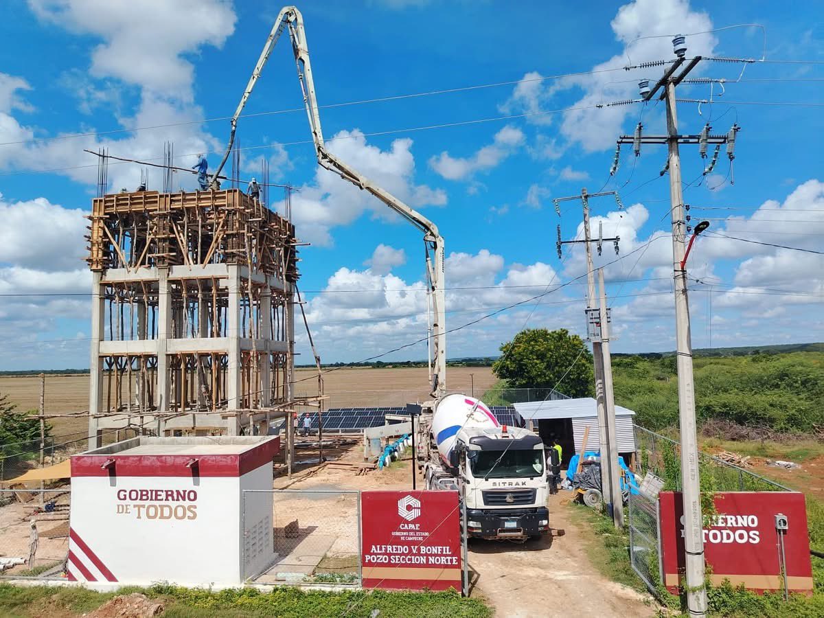 capaecampeche's tweet photo. 💧 Reportamos 50 % de avance en la rehabilitación del sistema de agua potable en Bonfil, Campeche.
📍+2,400 habitantes beneficiados
💰 Inversión: 9.6 MDP
✅ Nueva red
✅ Tanque elevado
✅ Equipo de bombeo nuevo
#Campeche #CAPAE #AguaParaTodos https://t.co/nmCv78lOI5