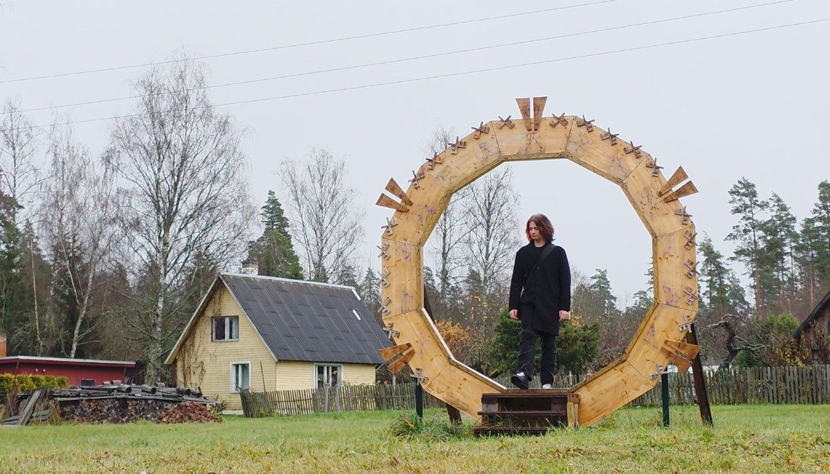 Просто Звездные врата где-то в Южной Эстонии. Посмотрел все сезоны в свое время, так что как фанату приятно 💫