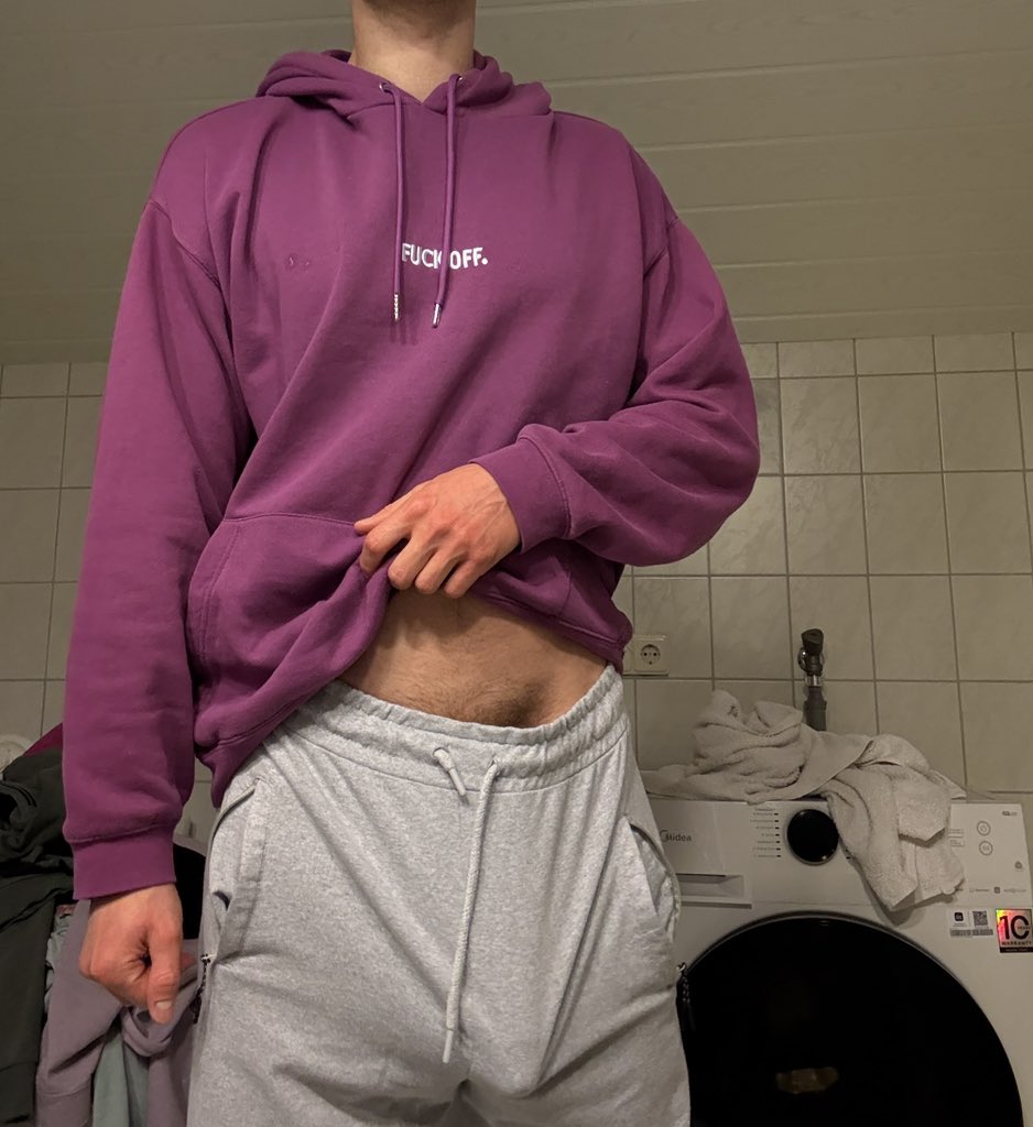 „Jonas. German. Hung. Happy.“ 🇩🇪🔞😉
Allmylinks.Com/jonasheim