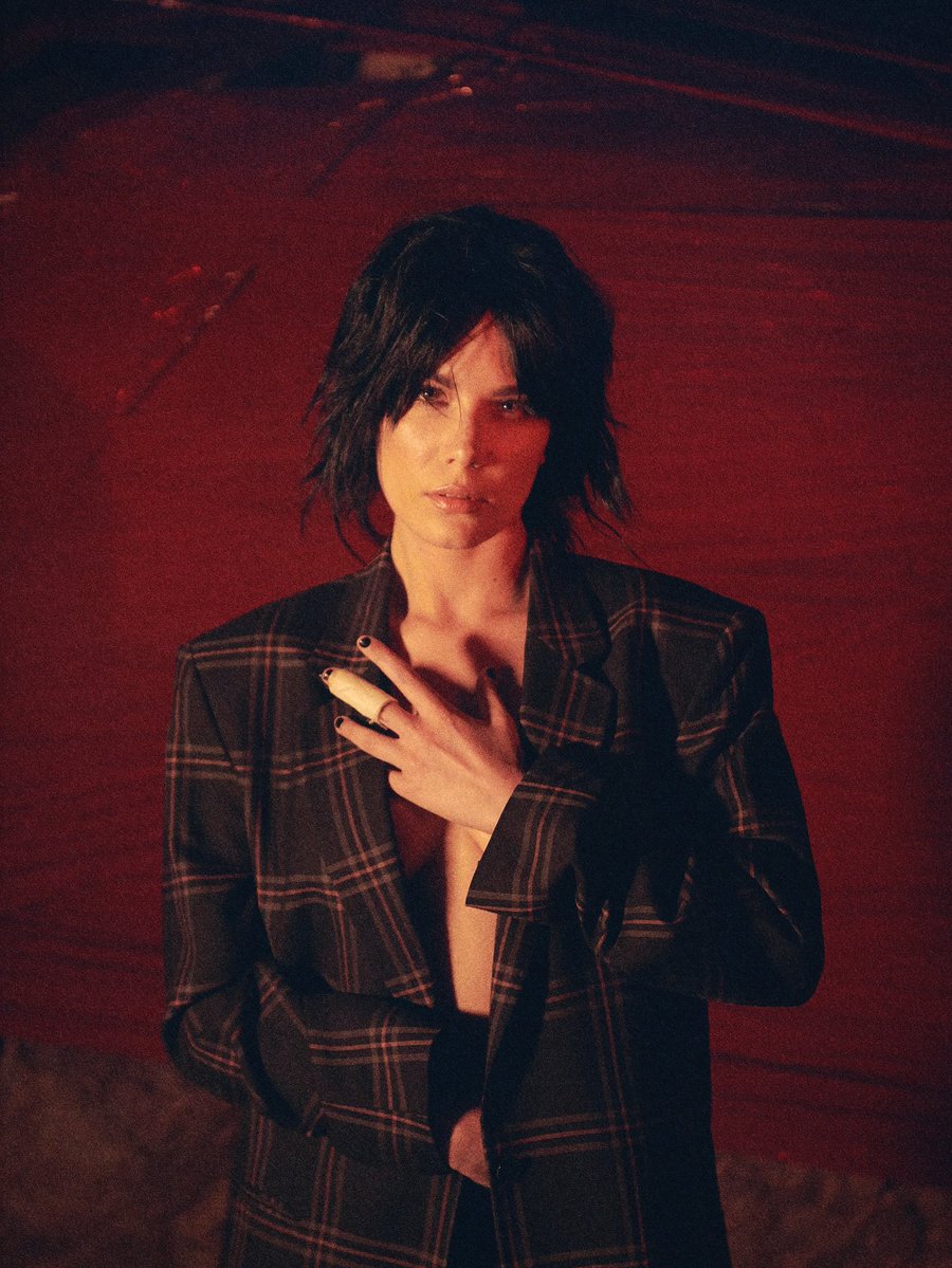 haIseylq's tweet image. Halsey via Instagram: “Happy 5th birthday to my first New York Times Bestseller. Thank you to everyone who brought this little baby home.

“I Would Leave Me If I Could” reminds me of BADLANDS, in a way.“