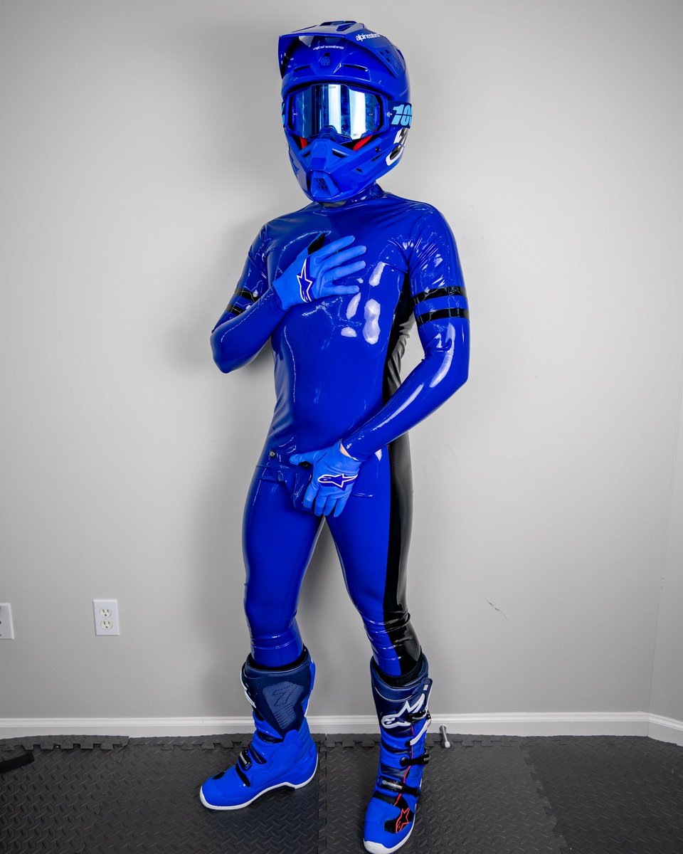 I wanna ride you next 😏✨ #MXmonday 
📸: <a href="/rubberbeefcake/">Beefcake</a>