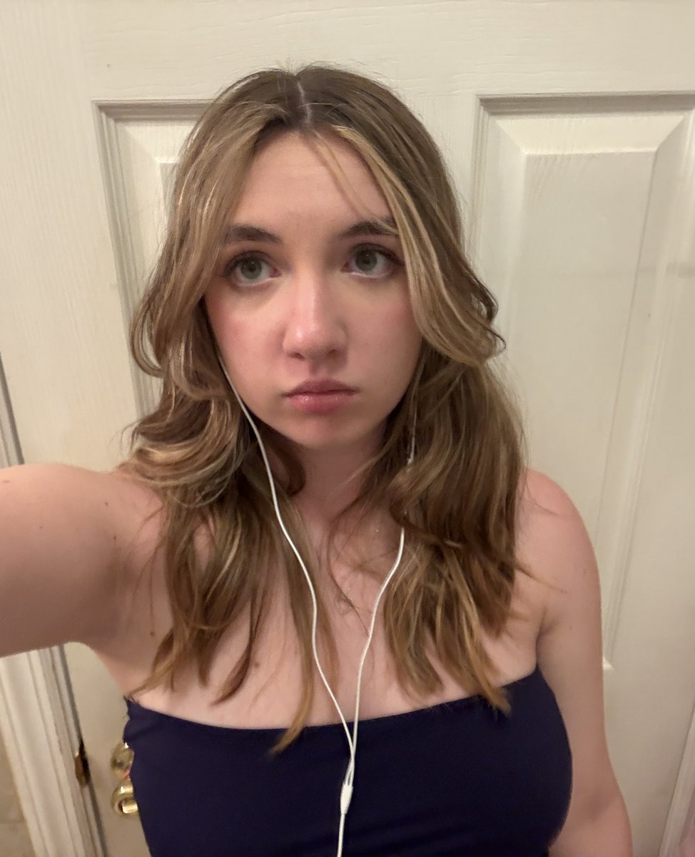 notevenastarr's tweet photo. hi #hockeytwitter i’m looking for moots!!

• zoe, she/her, 18
• devs, canucks, and sharks
• i also like f1 and music
 
i grew up in nj, lived in nyc, and now i’m in pa (the state of despair) for college but i’d love to make friends from everywhere !! #NJDevils #thefutureisteal https://t.co/1lAQYIdat1