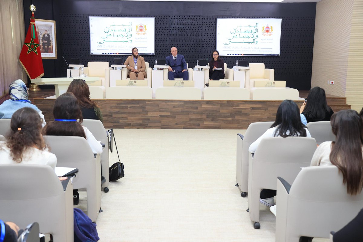 CESEMaroc's tweet photo. Dans le cadre de l’ouverture continue du CESE sur les différentes expressions de la jeunesse marocaine 🇲🇦, M. Younes Benakki, Secretaire général du #CESE, a reçu un groupe de stagiaires issus d’établissements de l'#OFPPT. 👇👇
https://t.co/hDFarZQQvO https://t.co/3T3c7Zx9j7