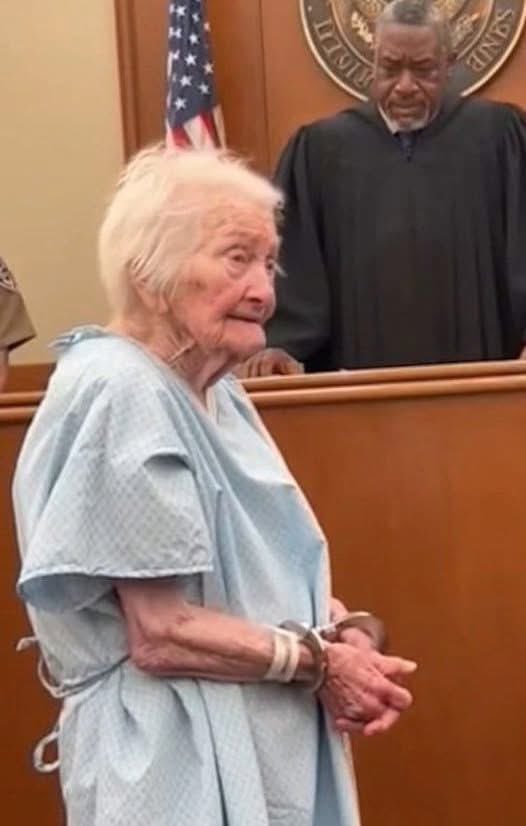 CufcOn's tweet photo. In America, she is a VILLAIN in Court.....
Helen (91) and George (88) married for 65 years
Helen stole medicine for her dying husband
The Judge said that they should both return to hospital
.... and that there should be no costs....
#GoodJudge https://t.co/uijbYzF54C
