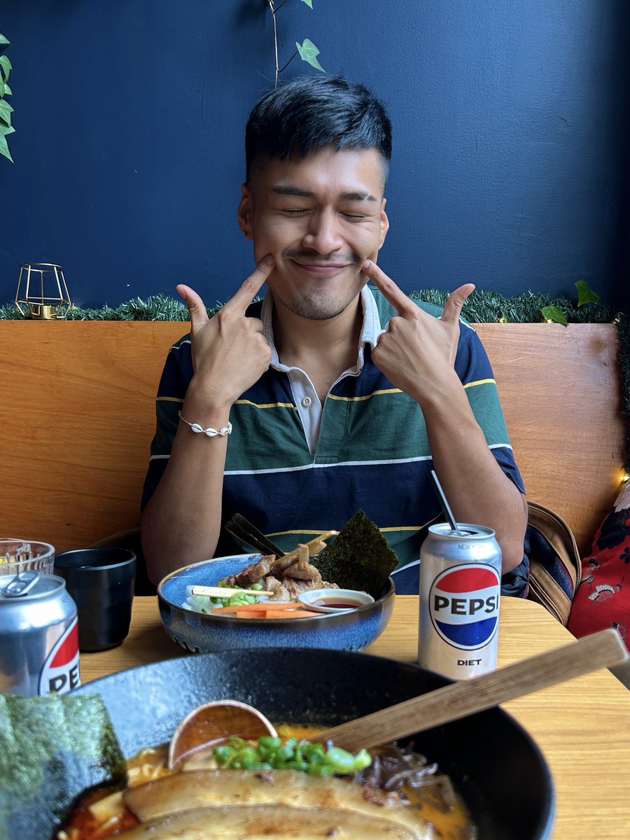 migsb_OF's tweet photo. On a ramen lunch date with this handsome guy 🥰🥰🥰 @NoahFeldy 

His pretty blue eyes legit give me butterflies in my stomach 😍

(No one in this restaurant knows that he rearranged my guts 30 mins ago 🤭) https://t.co/wwM5pAqSgV