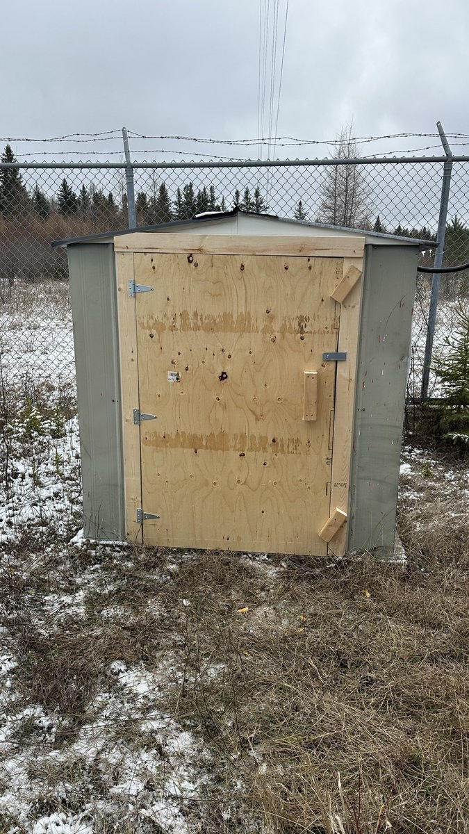 RAM_VE4BB's tweet photo. Last week we were told by VE4CA that the door blew in on out radio shack at the VE4EMB repeater site. Today VE4KL &amp; VE4HAY drive out and installed a plywood door over the tin doors. 1:20 drive each way for 30 minutes of work https://t.co/Twxpnc9Tdh