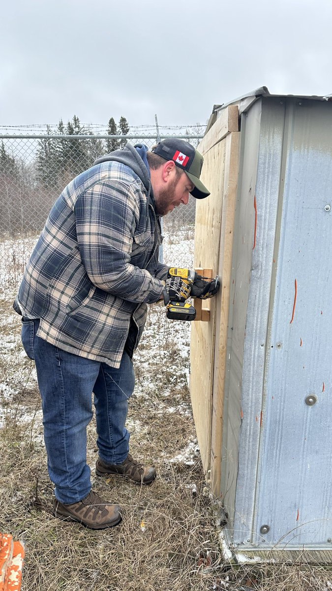 RAM_VE4BB's tweet photo. Last week we were told by VE4CA that the door blew in on out radio shack at the VE4EMB repeater site. Today VE4KL &amp; VE4HAY drive out and installed a plywood door over the tin doors. 1:20 drive each way for 30 minutes of work https://t.co/Twxpnc9Tdh