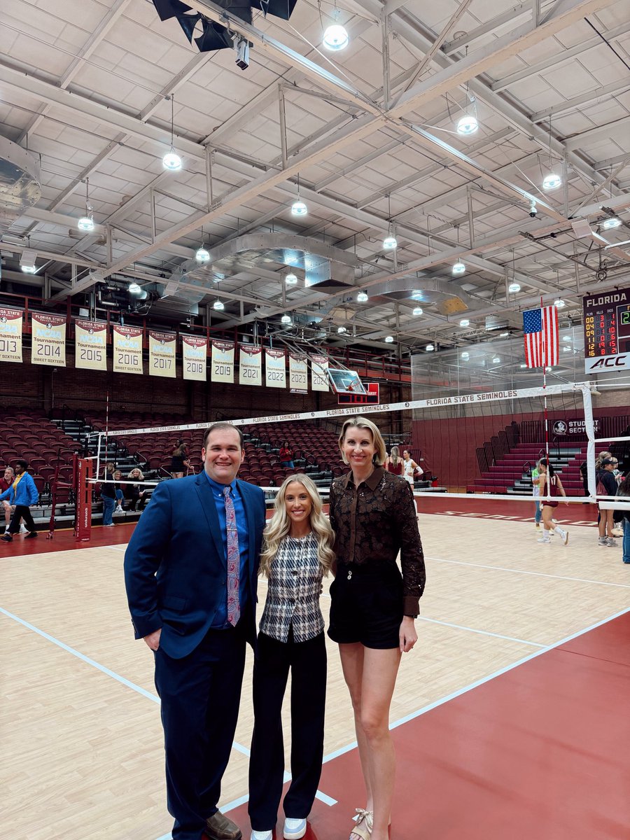 “Surround yourself with people you want to be like.” Grateful to work alongside the talented and genuine <a href="/KellyBurkeSprts/">Kelly Burke</a> &amp; <a href="/SDavisonPxP/">Shawn Davison</a> 🎤🏐