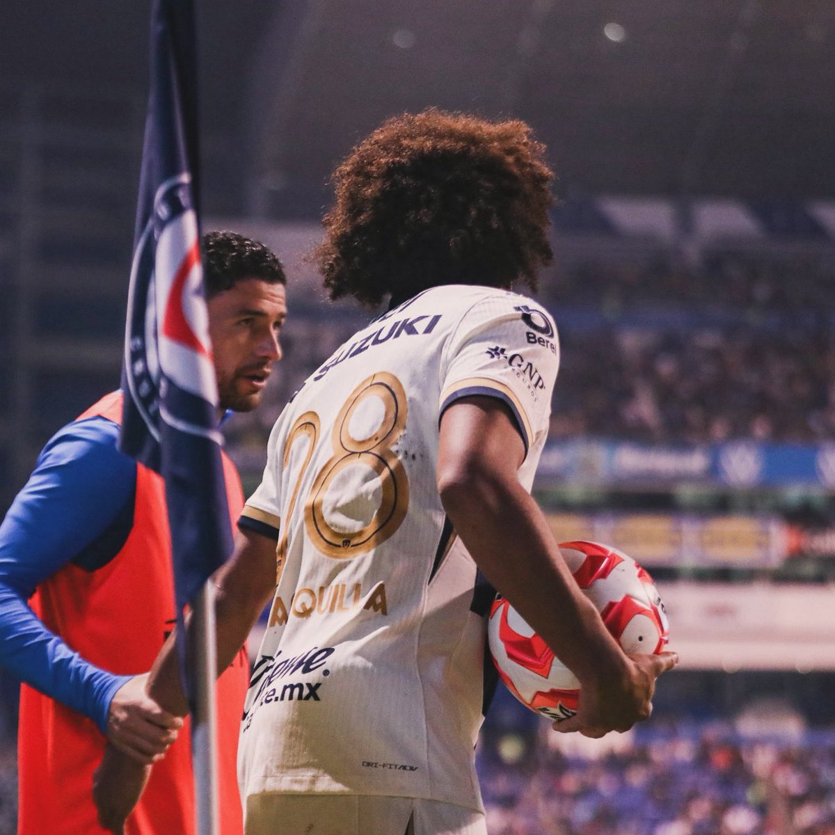 ¡Comunicado de peso desde La Noria! 🚂

La directiva y el cuerpo técnico de Cruz Azul han tomado la decisión formal de solicitar la inhabilitación de Adalberto Carrasquilla (Pumas).

La petición se basará en que la sanción se extienda por el mismo tiempo de recuperación de Kevin