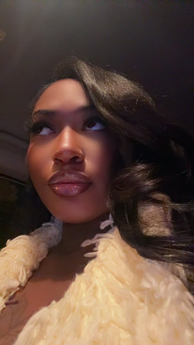 _Chelleway's tweet photo. Happy birthday to me! 11/9 ♏️ 💕🥳 🎂 https://t.co/baADGS2Ec9